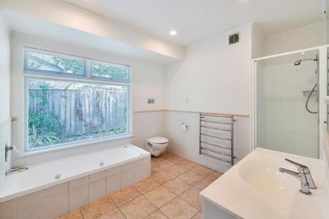 Photo of property in 42 Woodstock Road, Forrest Hill, Auckland, 0620