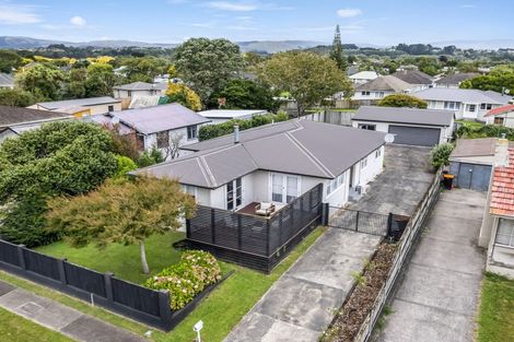 Photo of property in 10 Antrim Place, Hokowhitu, Palmerston North, 4410