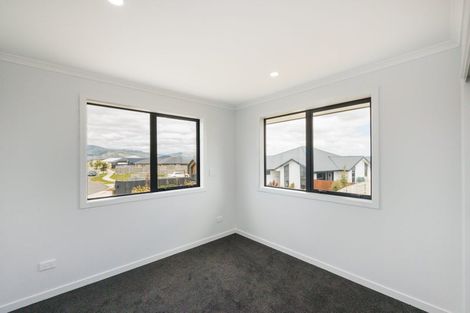 Photo of property in 54 Sardinia Grove, Fitzherbert, Palmerston North, 4410