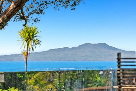 Photo of property in 17 Bournemouth Terrace, Murrays Bay, Auckland, 0630