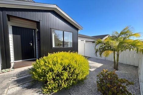 Photo of property in 64 Schoolside Road, Kumeu, 0810