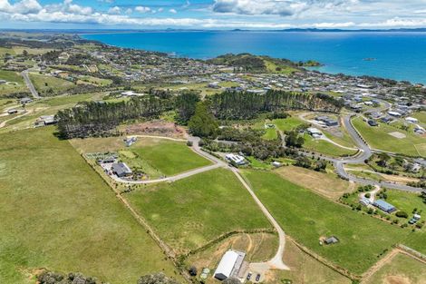 Photo of property in 6 Frazer Place, Coopers Beach, 0420