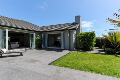 Photo of property in 4 Links Drive, Waiwhakaiho, New Plymouth, 4312