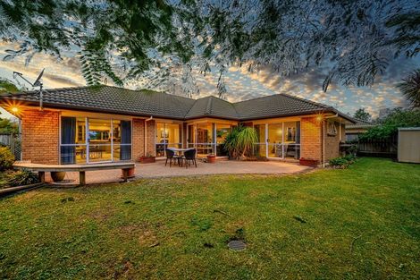 Photo of property in 103 Golfland Drive, Golflands, Auckland, 2013