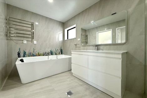 Photo of property in 4 Tawapou Close, Massey, Auckland, 0614