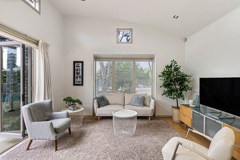 Photo of property in 2/2 Clifton Road, Hauraki, Auckland, 0622