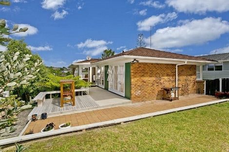 Photo of property in 54 Ravenwood Drive, Forrest Hill, Auckland, 0620