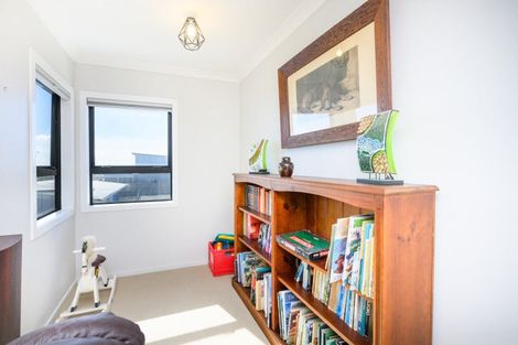 Photo of property in 17 Marine Parade South, Foxton Beach, Foxton, 4815