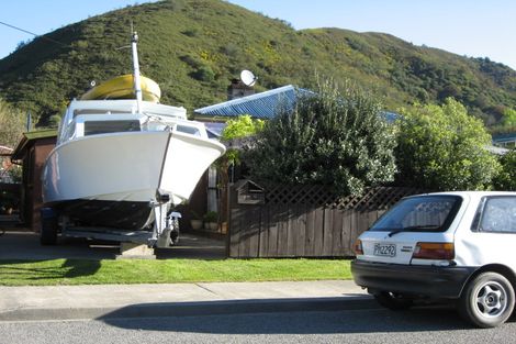 Photo of property in 6 Canterbury Street, Picton, 7220