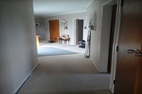 Photo of property in 15 Eyre Street, Henderson, Auckland, 0612