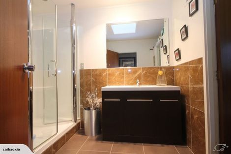 Photo of property in 2 Ganymede Place, Half Moon Bay, Auckland, 2012