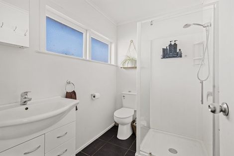 Photo of property in 73a Awaroa Road, Helensville, 0800