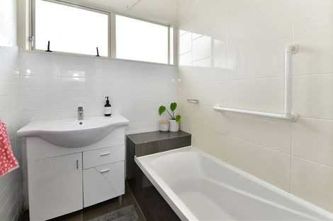 Photo of property in 1/137 Awaroa Road, Helensville, 0800