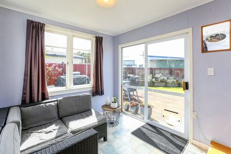 Photo of property in 136 Broadway, Waitara, 4320