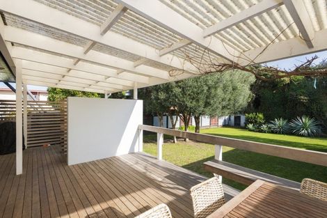 Photo of property in 28 Moana Road, Okitu, Gisborne, 4010