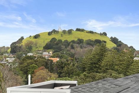 Photo of property in 6a Hanlon Crescent, Narrow Neck, Auckland, 0624
