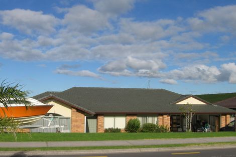 Photo of property in 15 Tauranga Place, Orewa, 0931