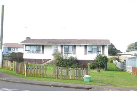 Photo of property in 2 Kirton Crescent, Manurewa, Auckland, 2102