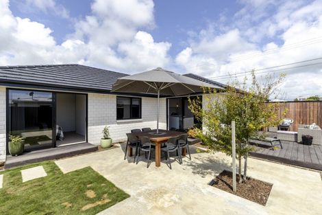 Photo of property in 247 Huatoki Street, Upper Vogeltown, New Plymouth, 4310