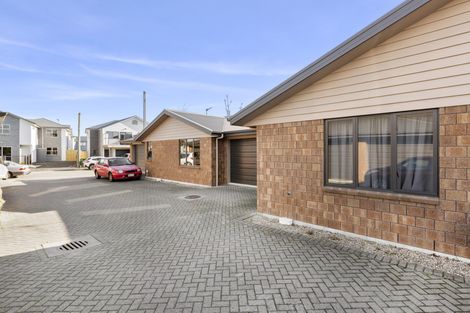 Photo of property in 2/31 Jones Crescent, Melville, Hamilton, 3206