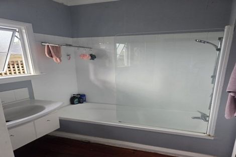 Photo of property in 28 List Street, Welbourn, New Plymouth, 4310