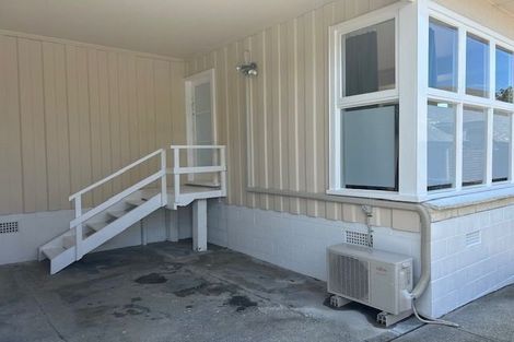 Photo of property in 2/70 Gladstone Road, Northcote, Auckland, 0627