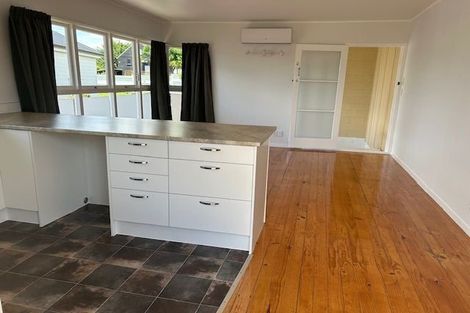 Photo of property in 2/70 Gladstone Road, Northcote, Auckland, 0627