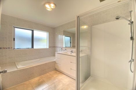 Photo of property in 9 Caragh Place, East Tamaki, Auckland, 2016