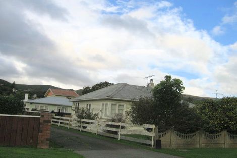 Photo of property in 56 Beauchamp Street, Tawa, Wellington, 5028