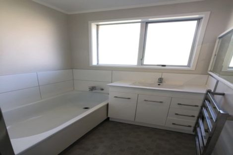 Photo of property in 20a Lidcombe Place, Avondale, Auckland, 1026
