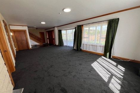 Photo of property in 24 Hurstbourn Priors, Goodwood Heights, Auckland, 2105