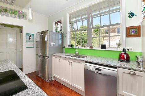 Photo of property in 13 Porter Crescent, Helensville, 0800