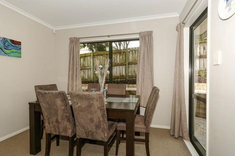 Photo of property in 10a Rena Place, West Harbour, Auckland, 0618