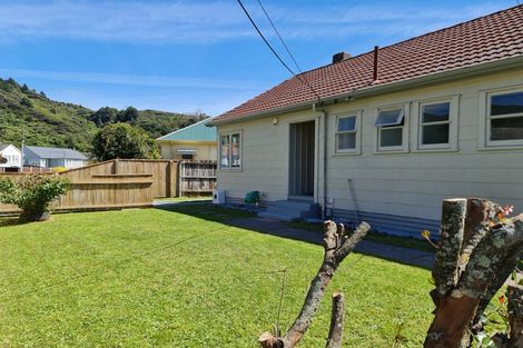 Photo of property in 16 Newcombe Street, Naenae, Lower Hutt, 5011