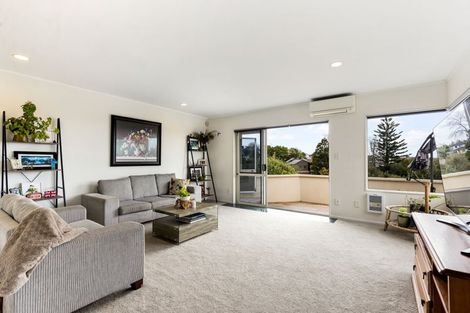 Photo of property in 24b View Road, Shelly Park, Auckland, 2014