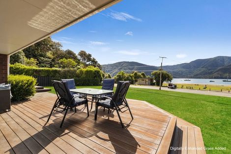 Photo of property in 1992 Queen Charlotte Drive, Momorangi Bay, Picton, 7281