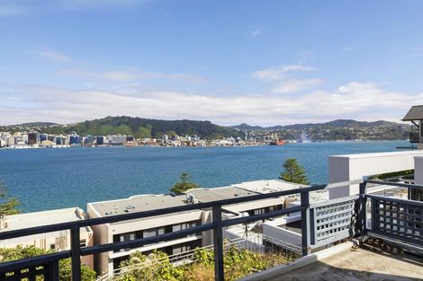 Photo of property in 304 Oriental Parade, Oriental Bay, Wellington, 6011