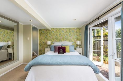 Photo of property in 21 Island Bay Road, Beach Haven, Auckland, 0626