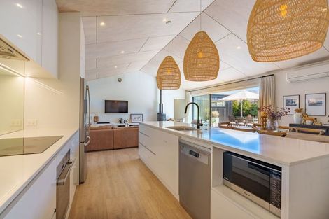 Photo of property in 4 Glen Dene Crescent, Wanaka, 9305