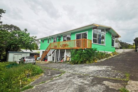 Photo of property in 38 Easton Park Parade, Glenfield, Auckland, 0629