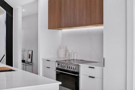 Photo of property in 21 Annie Aranui Drive, Poraiti, 4182