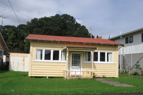 Photo of property in 9 Aputa Avenue, Te Puru, Thames, 3575