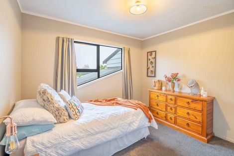 Photo of property in 5 Palmetto Place, Goodwood Heights, Auckland, 2105