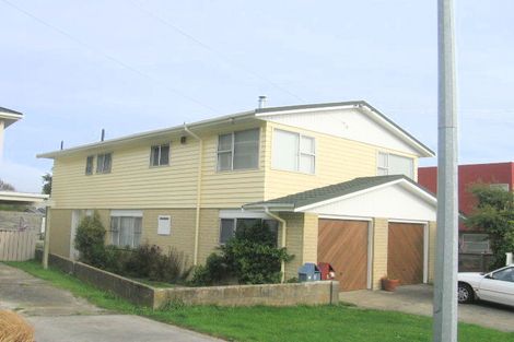 Photo of property in 2 Mana View Road, Paremata, Porirua, 5026