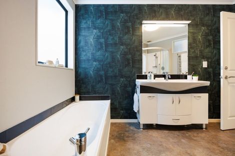 Photo of property in 7 Dittmer Drive, Awapuni, Palmerston North, 4412