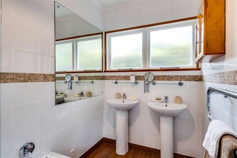 Photo of property in 2/100 Avondale Road, Taradale, Napier, 4112