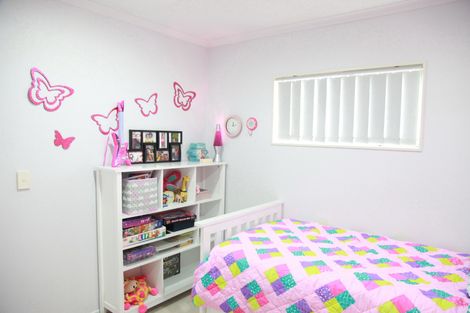 Photo of property in 22 Ashmere Lane, Weymouth, Auckland, 2103