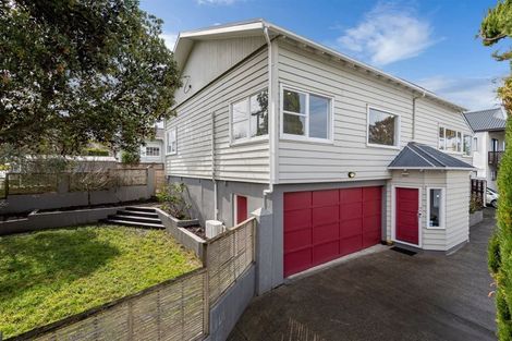 Photo of property in 1/14 Wernham Place, Northcote, Auckland, 0626