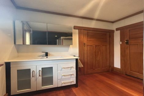 Photo of property in 15 Rolleston Street, Mount Cook, Wellington, 6021