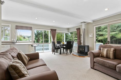 Photo of property in 17a Woodfern Crescent, Titirangi, Auckland, 0604